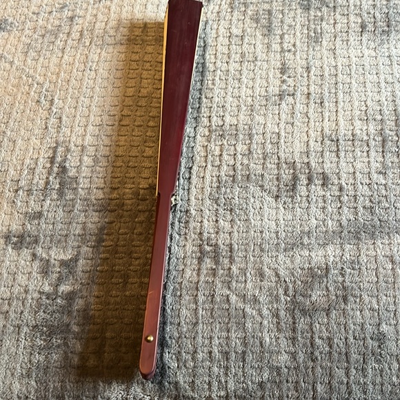 Folding Fan- received as a gift from someone who travelled to China - Picture 3 of 7